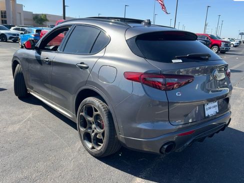 Used 2022 Alfa Romeo Stelvio Veloce AWD/4WD image 2