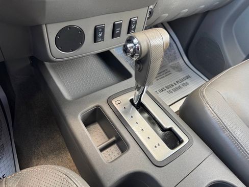 Used 2011 Nissan Frontier SL RWD image 18