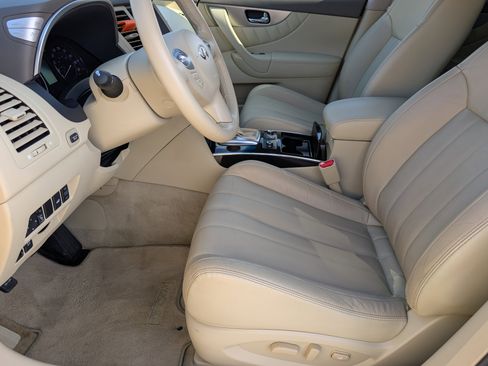 Used 2017 INFINITI QX70 AWD image 9