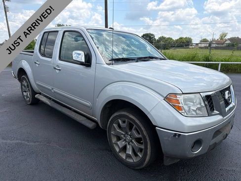 Used 2019 Nissan Frontier SL RWD image 3