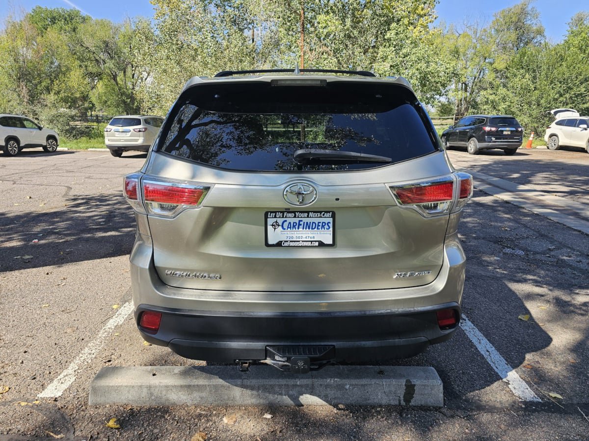 Used 2016 Toyota Highlander XLE AWD/4WD image 4