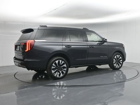 Used 2025 Ford Expedition Platinum w/ Driver's Package AWD/4WD image 34