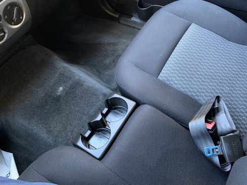 Used 2011 GMC Canyon SLE image 18