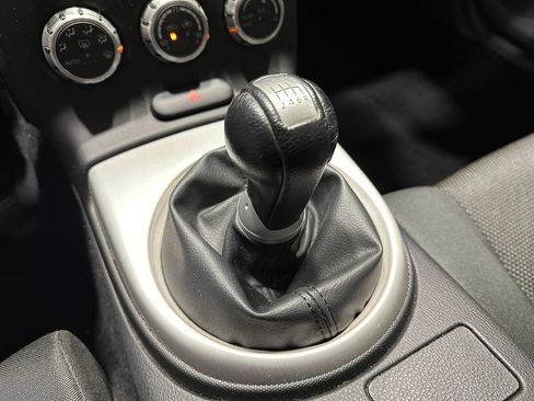 Used 2006 Nissan 350Z w/ (N93) Cargo Convenience Pkg image 22