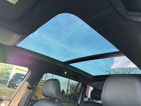 Certified 2024 Volkswagen Tiguan SE R-Line image 24