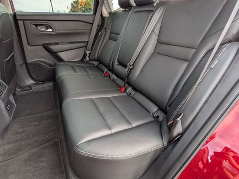 Used 2025 Nissan Rogue SL image 32