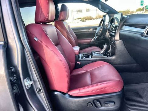 Used 2022 Lexus GX 460 Premium w/ Premium Package image 12