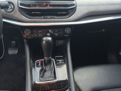 Used 2022 Jeep Compass Latitude image 11