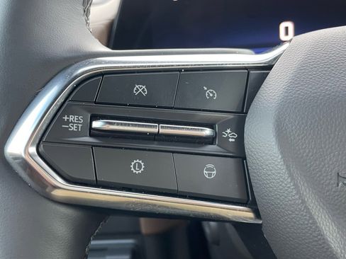 Used 2025 Chevrolet Suburban High Country AWD/4WD image 7