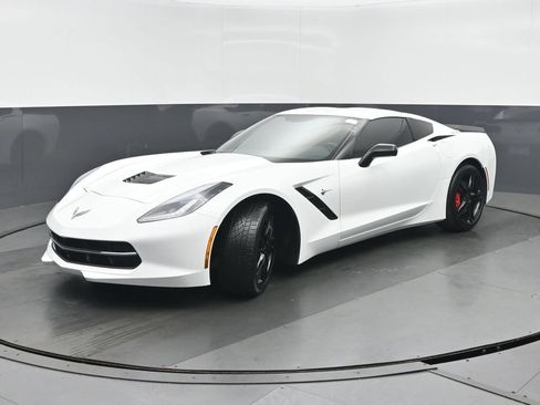Used 2017 Chevrolet Corvette Stingray Coupe w/ 1LT RWD image 7