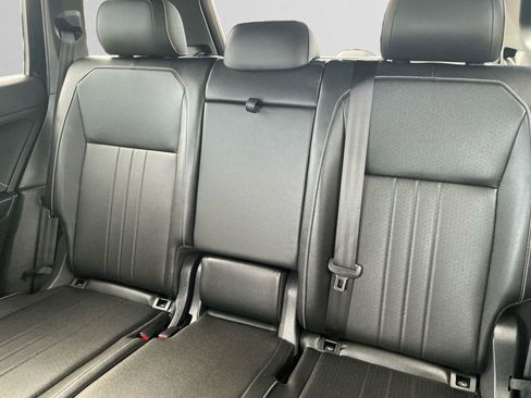 Used 2023 Volkswagen Tiguan SE R-Line image 13