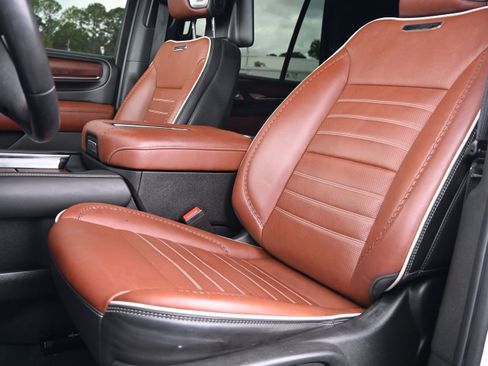 Used 2023 GMC Yukon Denali Ultimate image 19