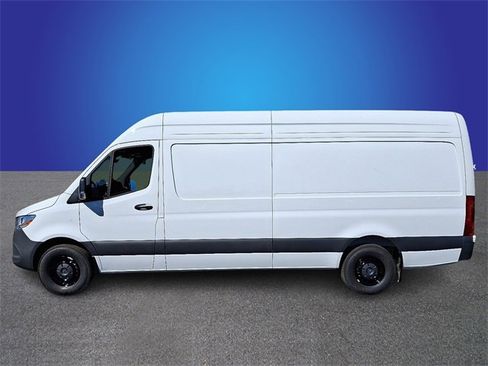 Used 2025 Mercedes-Benz Sprinter 2500 image 7