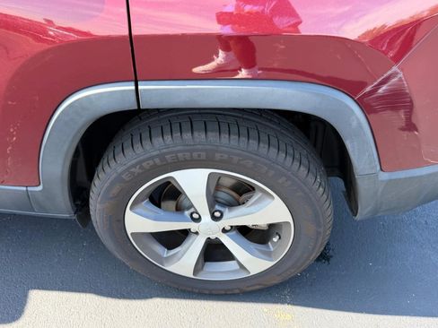 Used 2021 Jeep Cherokee Limited AWD/4WD image 7