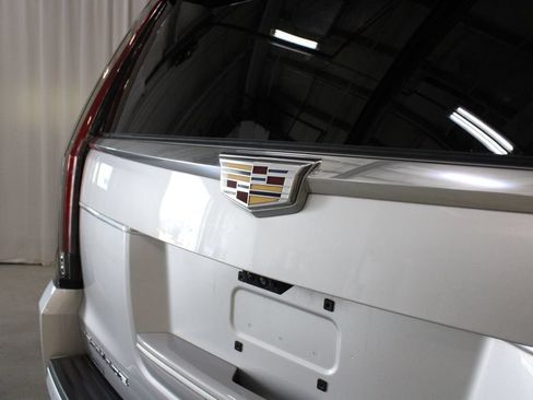 Used 2020 Cadillac Escalade ESV Premium Luxury AWD/4WD image 33
