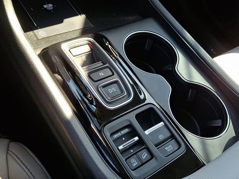 Used 2025 Honda Pilot EX-L image 18