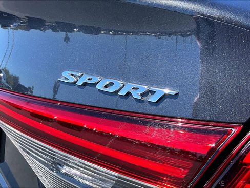 Used 2022 Honda Civic Sport image 9
