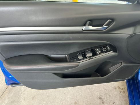 Used 2025 Nissan Altima 2.5 SR image 18