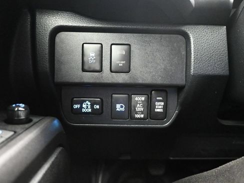 Used 2022 Toyota Tacoma TRD Sport w/ Technology Package AWD/4WD image 17