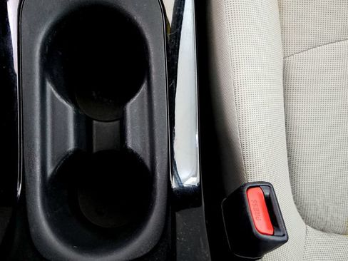 Certified 2021 Toyota Corolla LE w/ Carpet Mat Package (TMS) FWD image 33