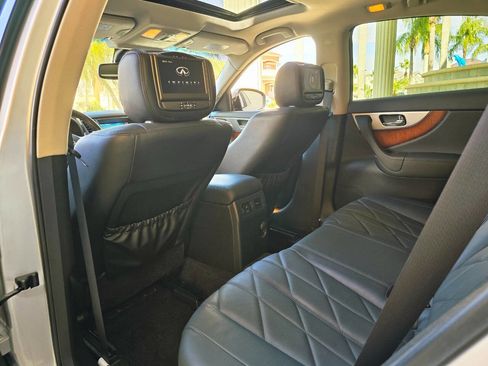 Used 2011 INFINITI FX50 AWD w/ Sport Pkg image 71