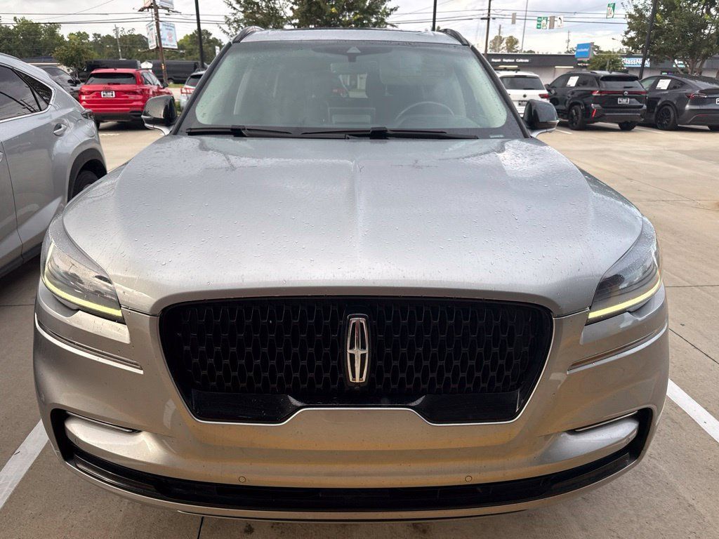 Used 2023 Lincoln Aviator Reserve w/ Jet Package AWD/4WD image 2