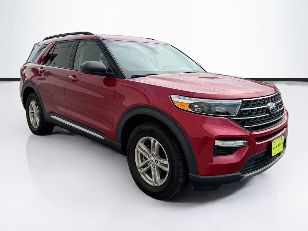 Used 2023 Ford Explorer XLT w/ Equipment Group 202A AWD/4WD image 3