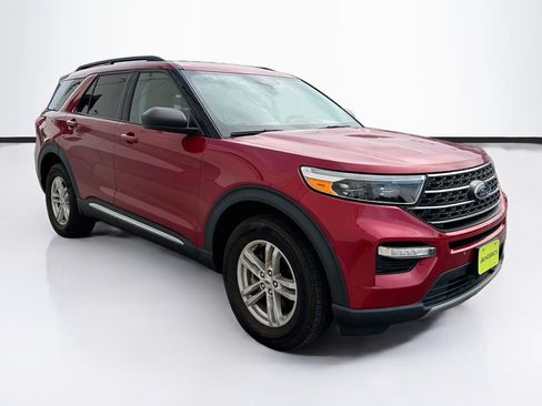 Used 2023 Ford Explorer XLT w/ Equipment Group 202A AWD/4WD image 3