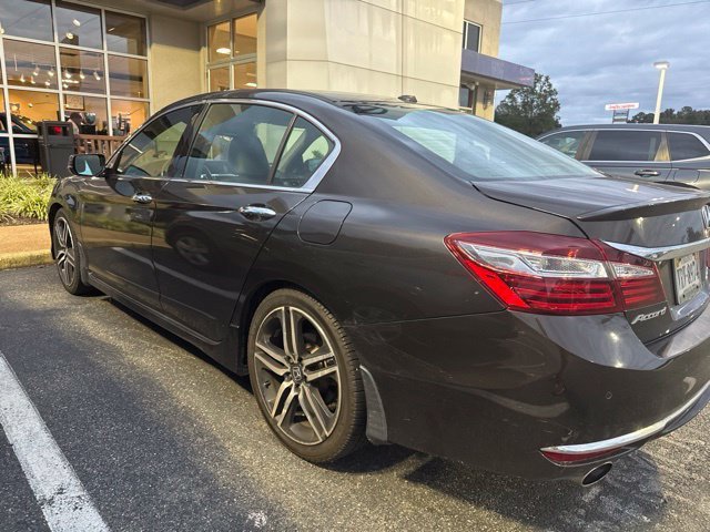 Used 2017 Honda Accord Touring image 3