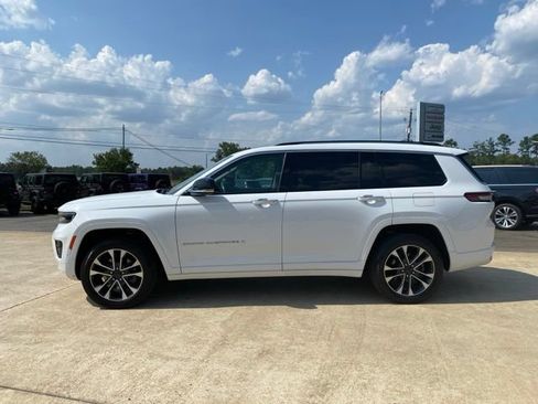Used 2022 Jeep Grand Cherokee L Overland w/ Luxury Tech Group IV AWD/4WD image 2