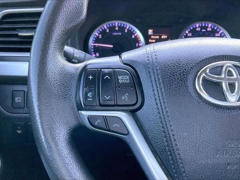 Used 2018 Toyota Highlander LE image 22