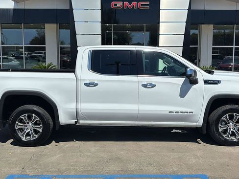 Certified 2025 GMC Sierra 1500 SLT image 9