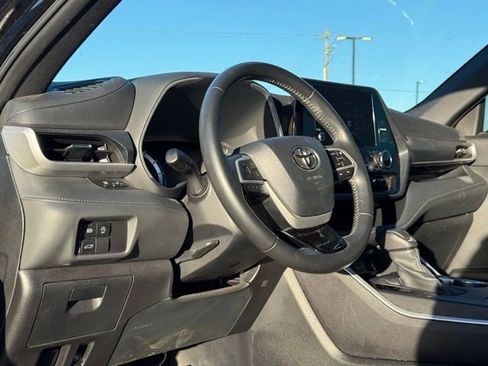 Used 2024 Toyota Highlander XSE image 20