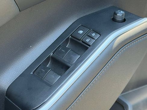 Used 2023 Toyota Highlander XLE AWD/4WD image 28