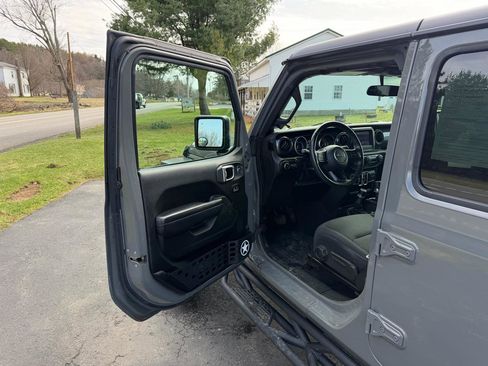 Used 2020 Jeep Wrangler Unlimited Sport image 18
