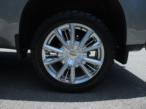 Used 2025 Chevrolet Silverado 1500 High Country AWD/4WD image 12