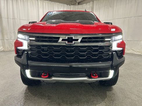 Used 2025 Chevrolet Silverado 1500 ZR2 w/ Technology Package image 4