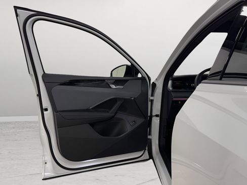 New 2025 Volkswagen Tiguan SE R-Line image 20