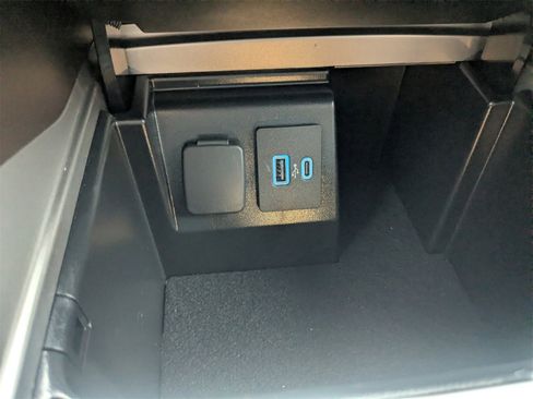 Used 2023 Ford Explorer King Ranch w/ Technology Package image 24