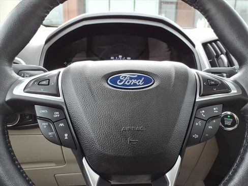 Used 2023 Ford Edge Titanium image 23