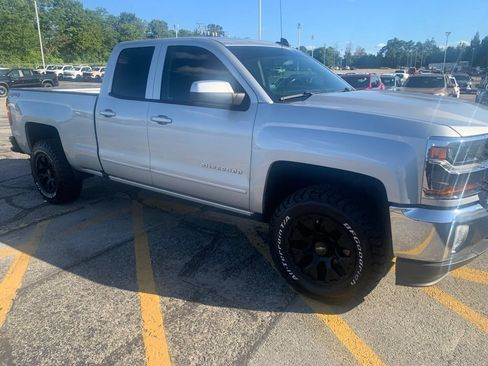 Used 2018 Chevrolet Silverado 1500 LT w/ All Star Edition AWD/4WD image 9