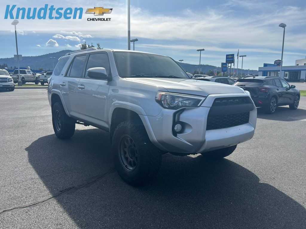 Used 2015 Toyota 4Runner SR5 AWD/4WD image 1