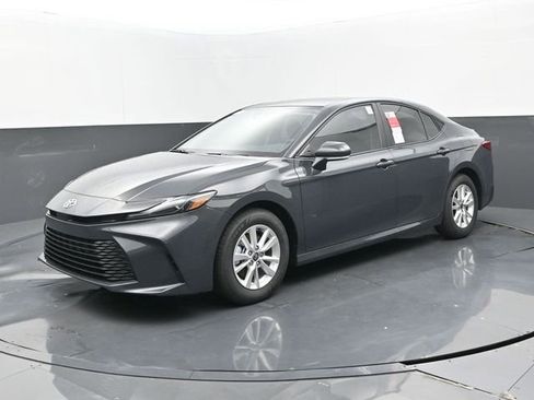 Used 2025 Toyota Camry LE w/ Convenience Package FWD image 22