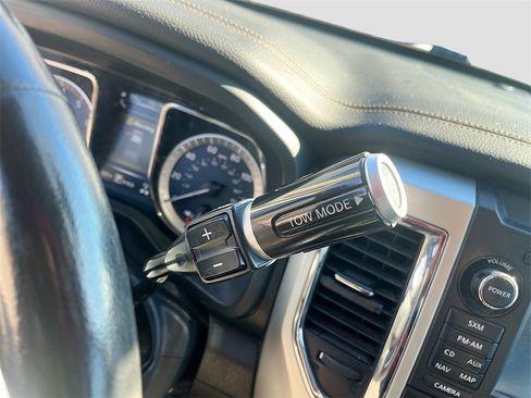 Used 2018 Nissan Titan SL image 16