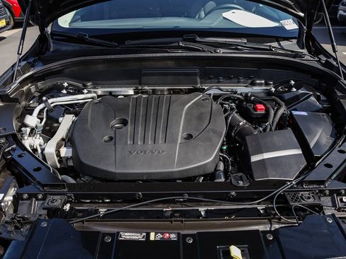 Used 2025 Volvo XC60 B5 Plus w/ Climate Package image 27