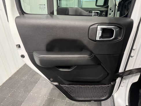 Used 2022 Jeep Wrangler Unlimited Sahara w/ Cold Weather Group image 15