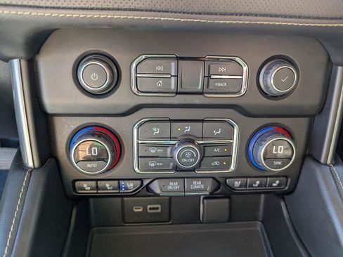 Used 2022 Chevrolet Suburban Premier AWD/4WD image 27