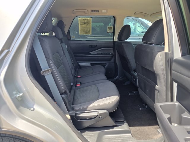 Used 2025 Nissan Pathfinder SV FWD image 36