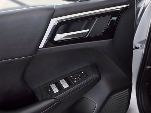 Used 2023 Mitsubishi Outlander SE image 19