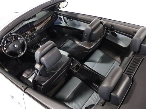 Used 2011 BMW M3 Convertible RWD image 12